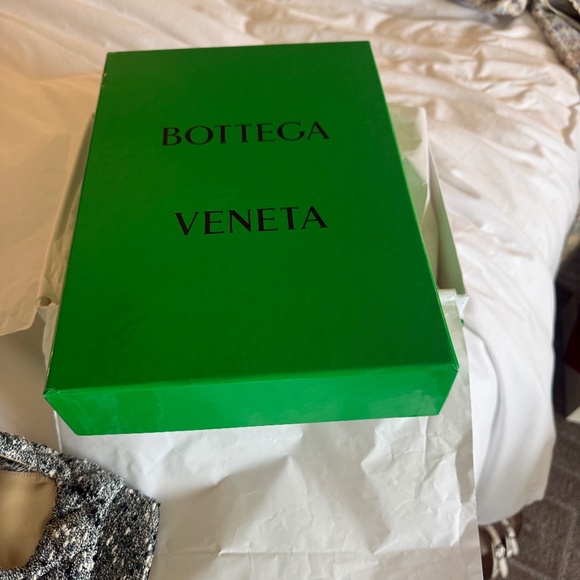 Sandles - Picture 10 of 12